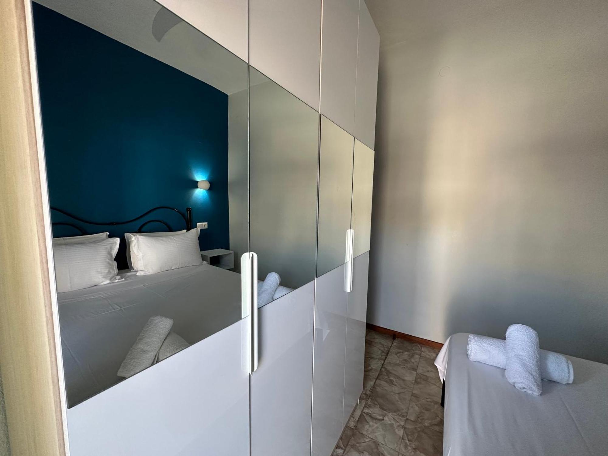 W Pearl Suite Néa Péramos Eksteriør bilde
