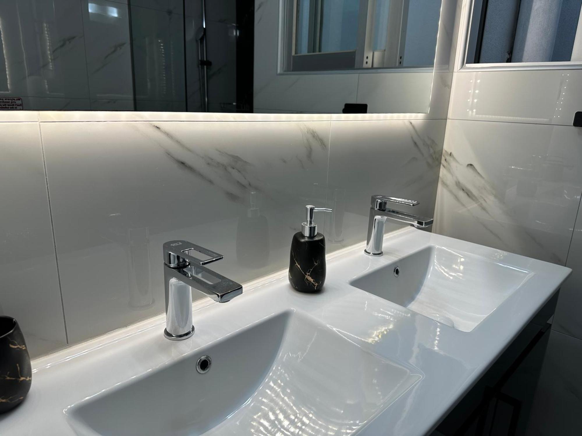W Pearl Suite Néa Péramos Eksteriør bilde