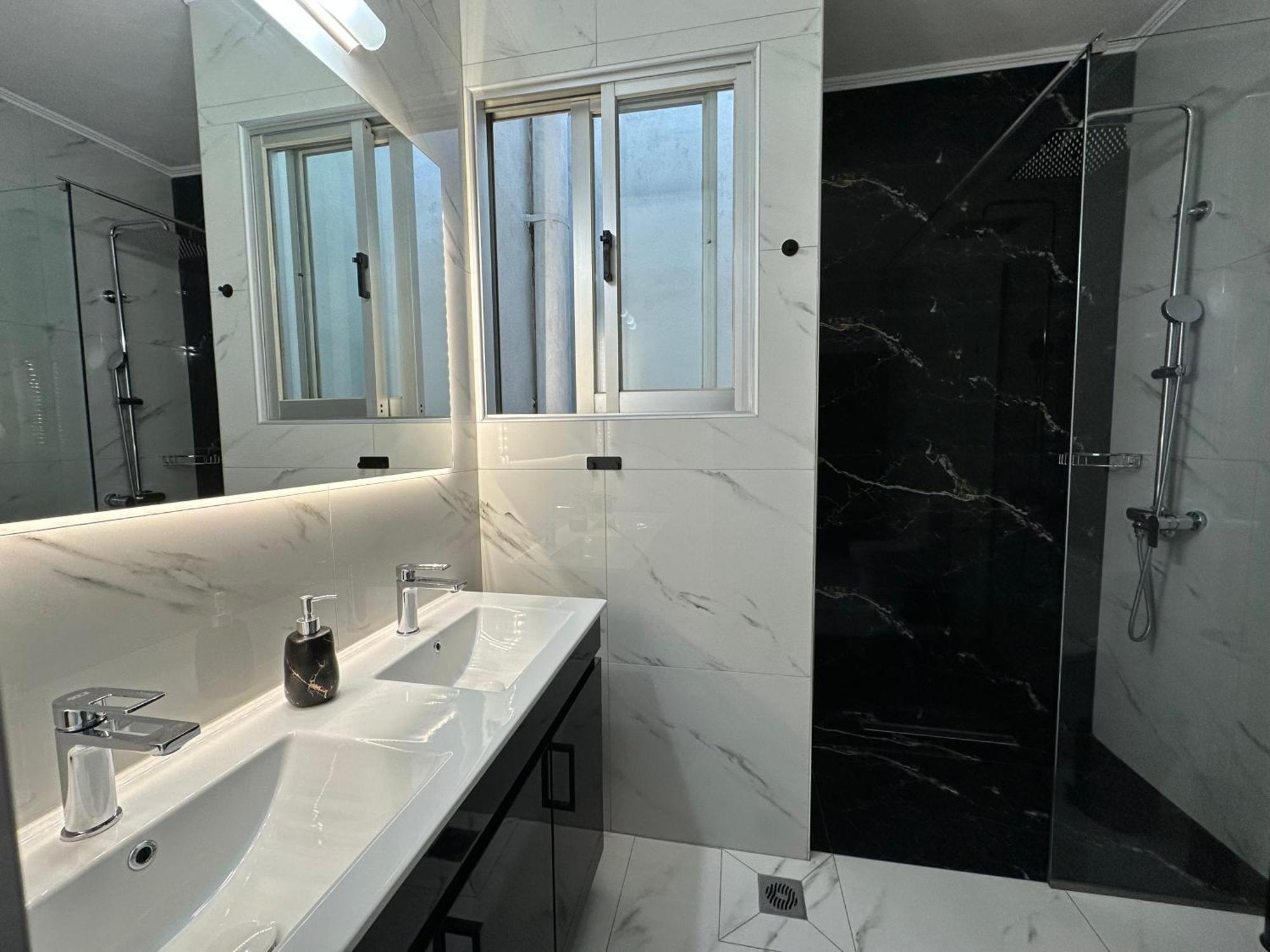 W Pearl Suite Néa Péramos Eksteriør bilde